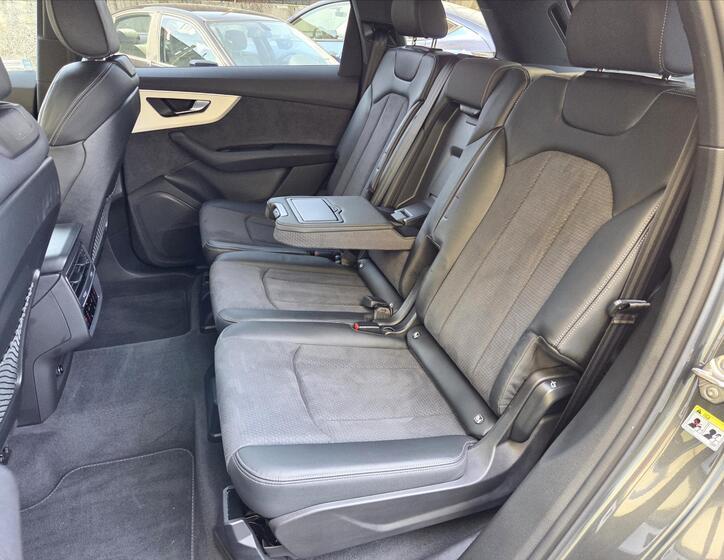 Audi Q7 8