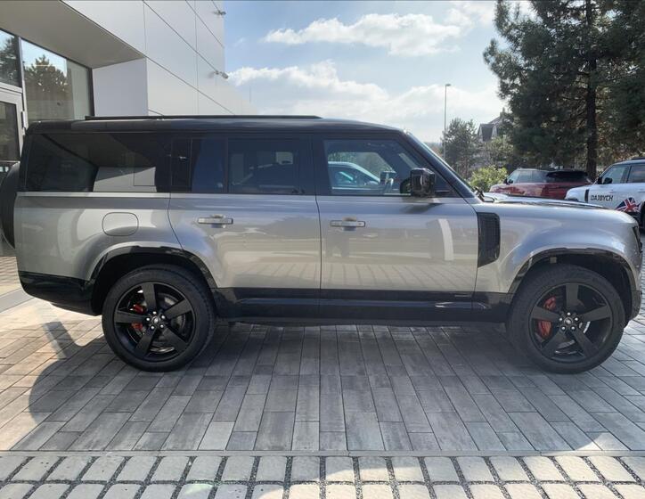 Land Rover Defender 4