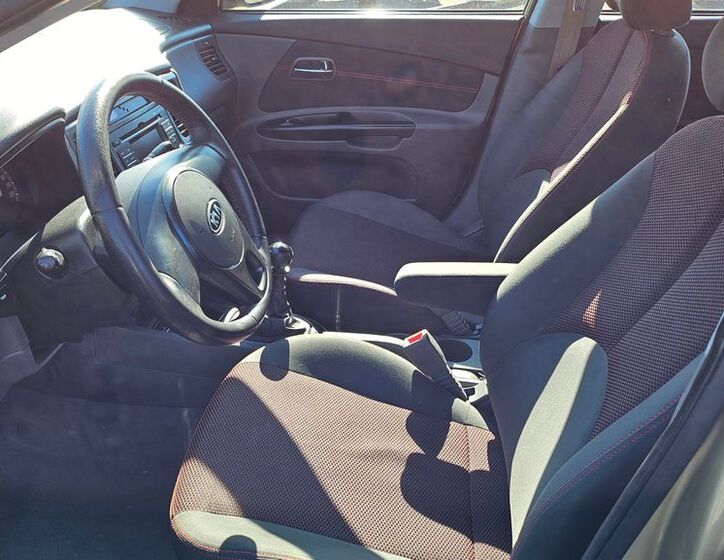 KIA Rio 7