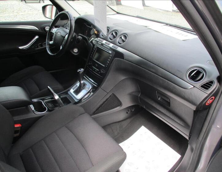 Ford S-MAX 9