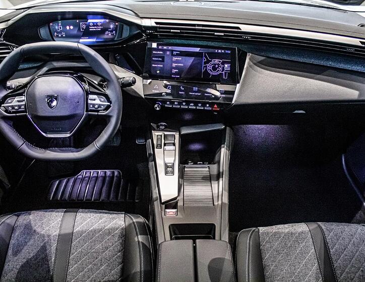 Peugeot 408 11
