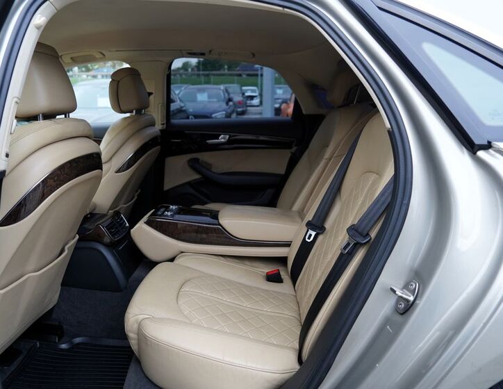 Audi A8 31
