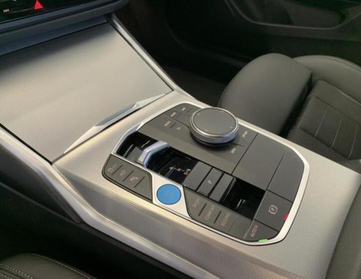 BMW i4 10