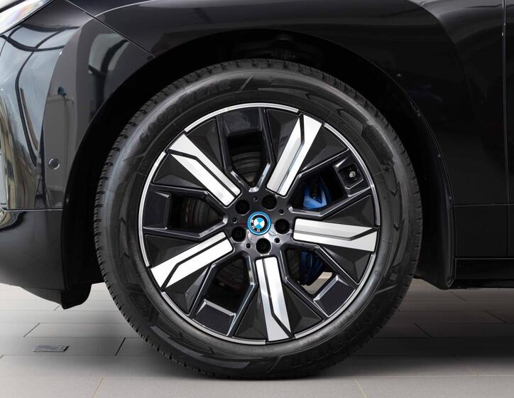 BMW iX 6