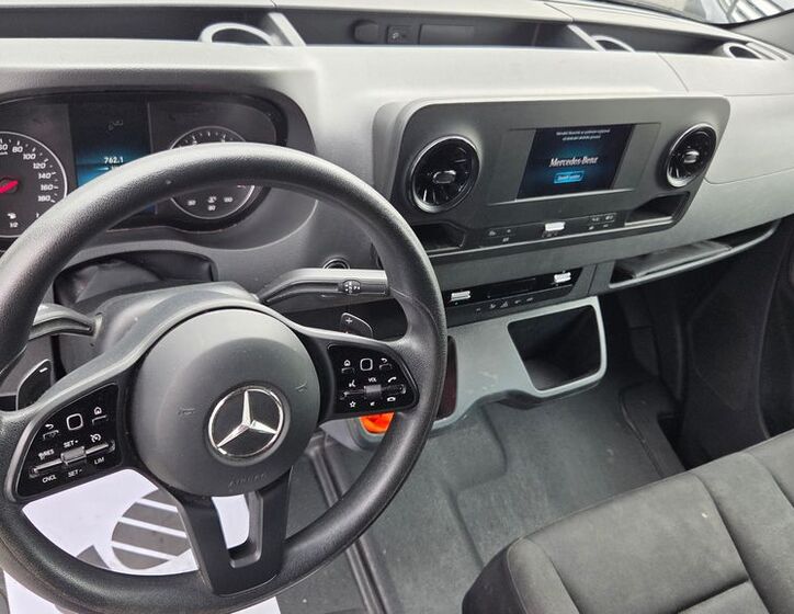 Mercedes-Benz Sprinter 10