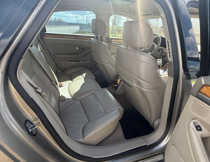 Audi A8 10