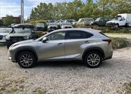 Lexus NX 300h 4