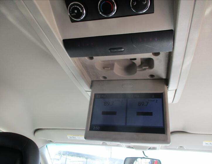 Chrysler Town & Country 15