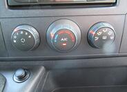 Nissan NV400 13