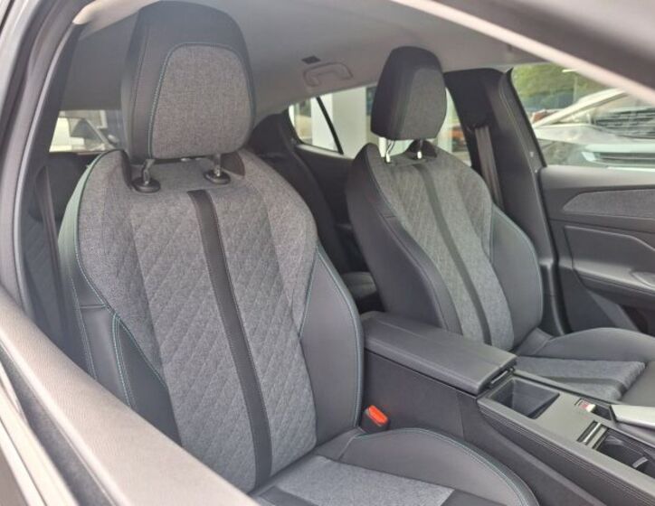 Peugeot 408 13