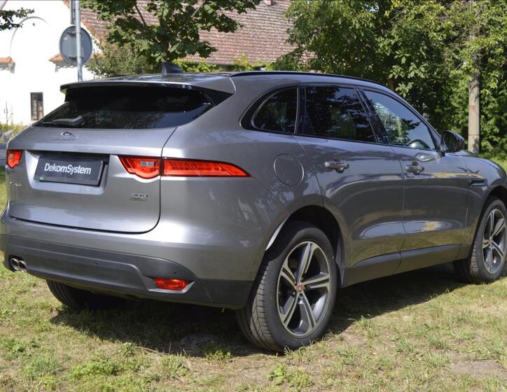 Jaguar F-Pace 5