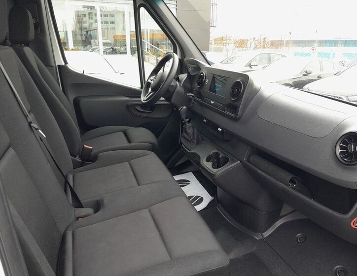 Mercedes-Benz Sprinter 12