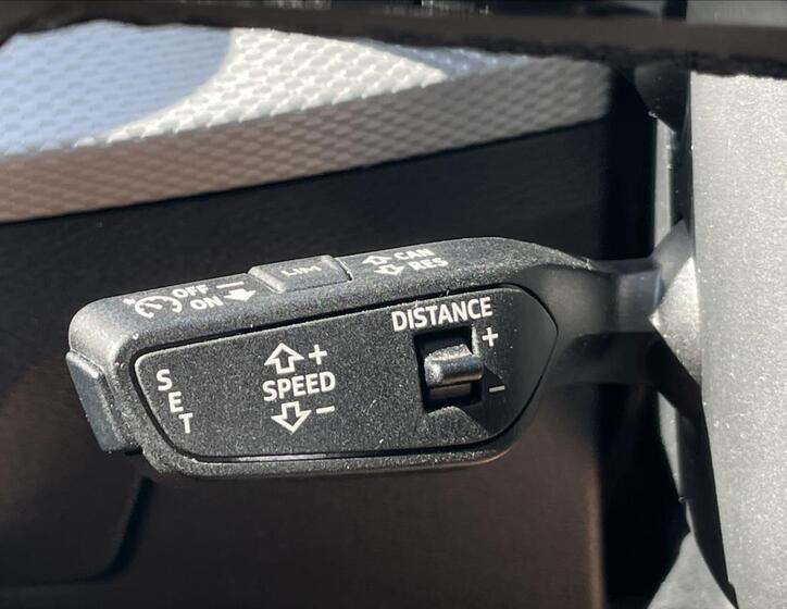 Audi Q2 11