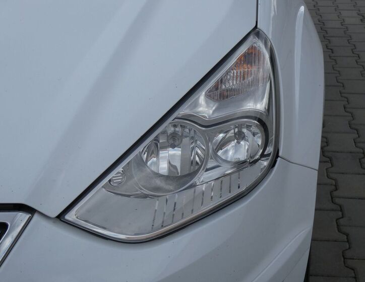 Ford Galaxy 18