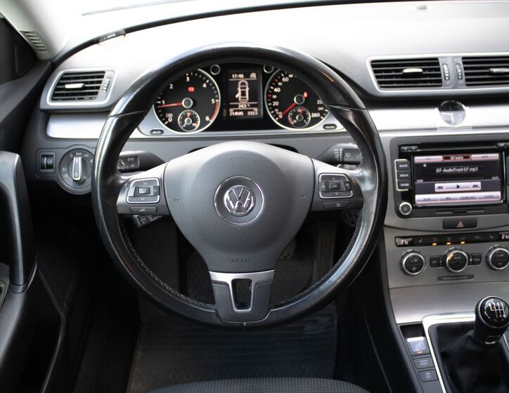 Volkswagen Passat 11