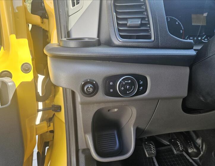 Ford Transit 9