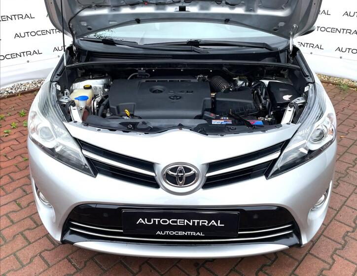 Toyota Verso 8