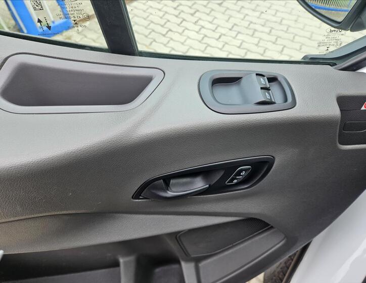 Ford Transit 8