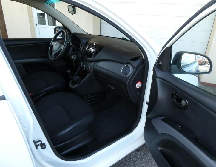 Hyundai i10 17