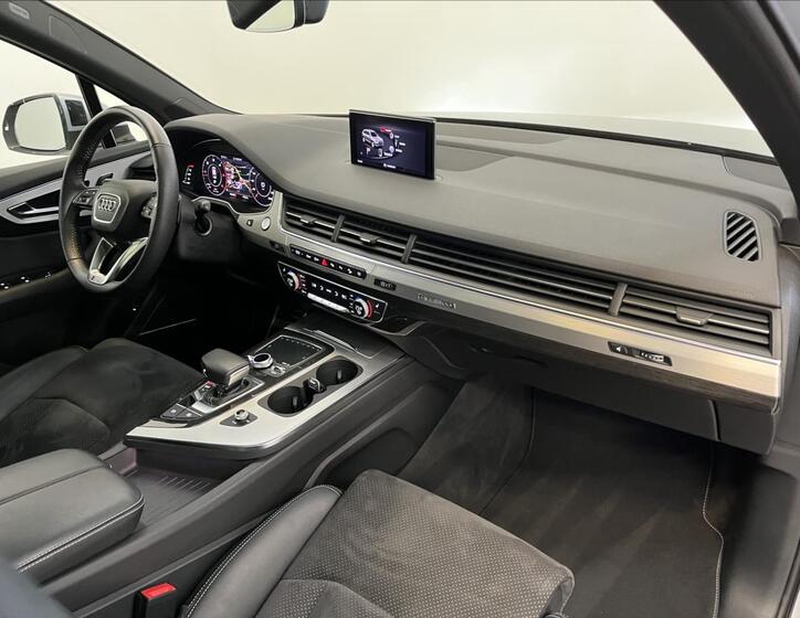 Audi Q7 23