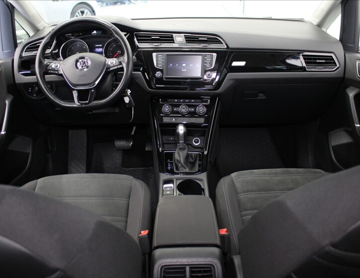 Volkswagen Touran 8