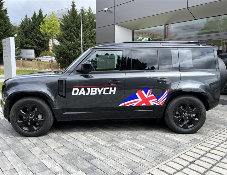 Land Rover Defender 2