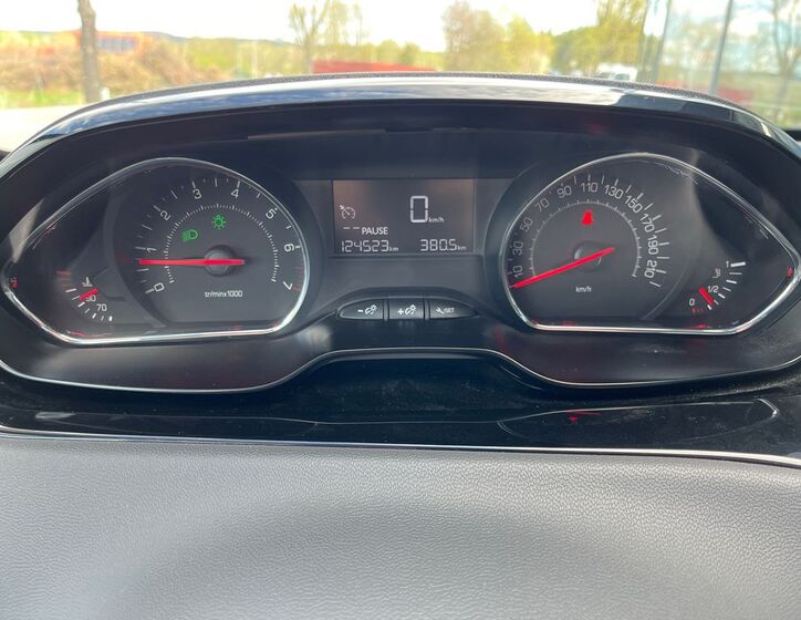 Peugeot 208 11