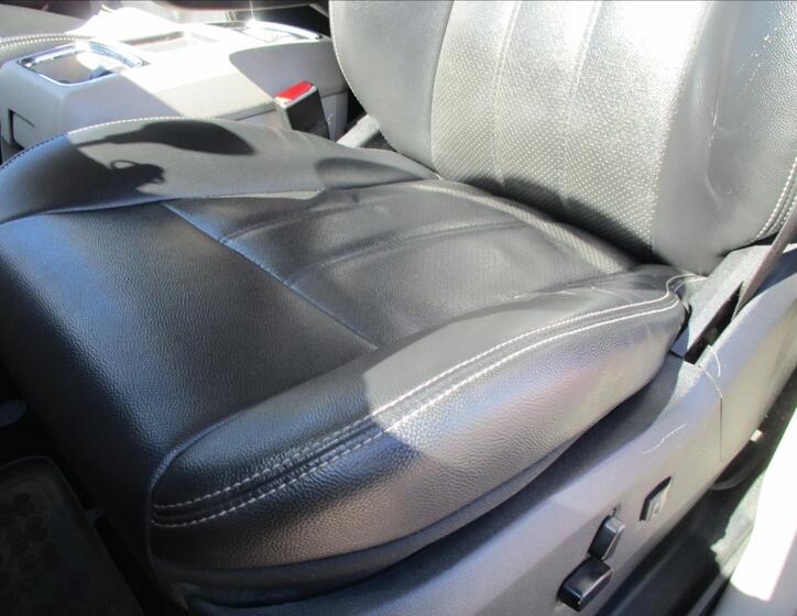 Chrysler Town & Country 18