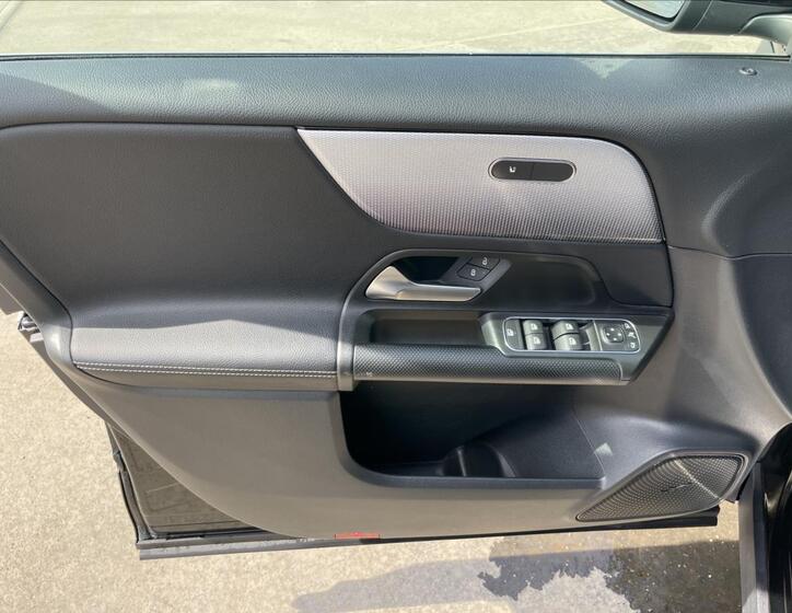 Mercedes-Benz GLB 13