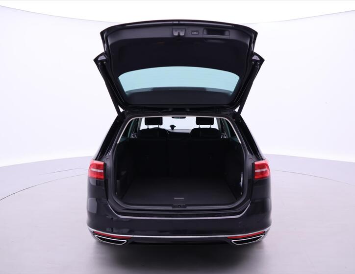 Volkswagen Passat 9