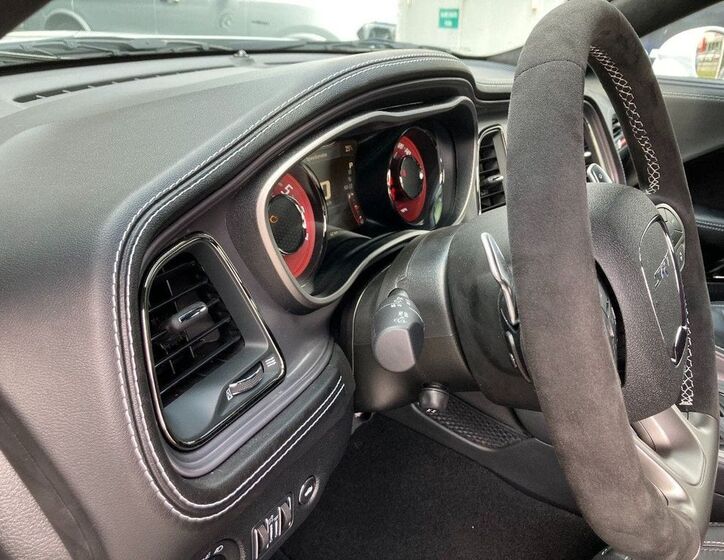Dodge Challenger 32