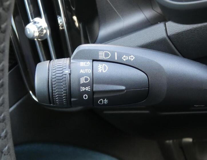 Volvo C40 10