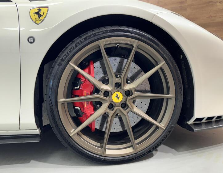 Ferrari F8 38