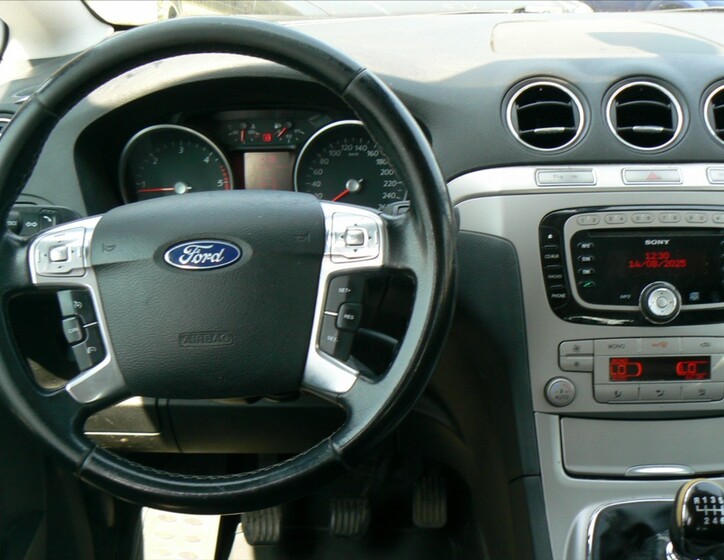Ford S-MAX 12