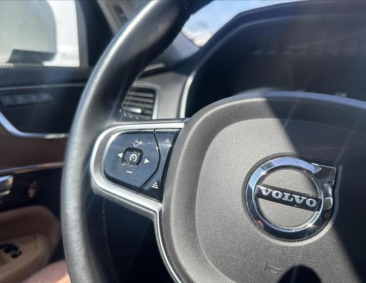Volvo XC90 17