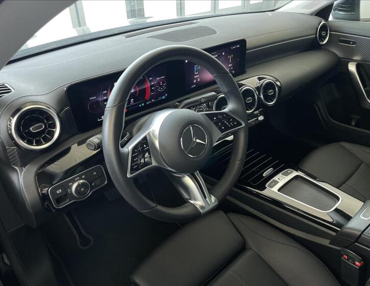 Mercedes-Benz CLA 9