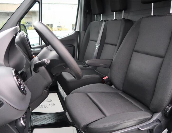 Mercedes-Benz Sprinter 10