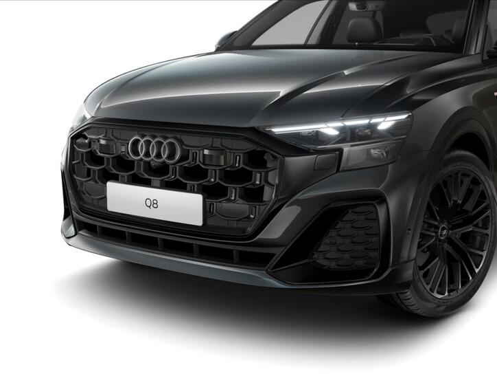 Audi Q8 4