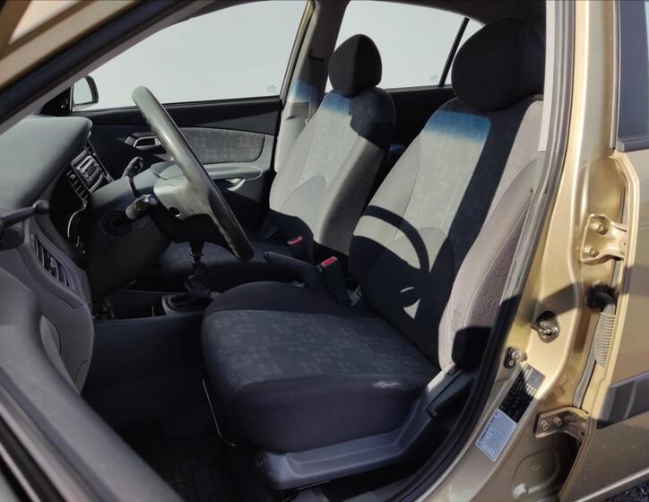 KIA Rio 6