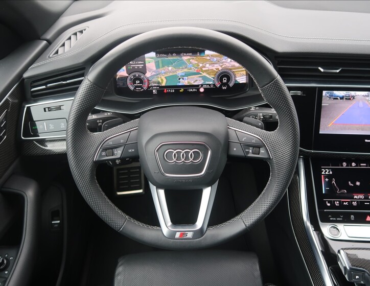 Audi Q8 5