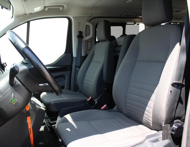 Ford Tourneo Custom 10