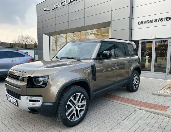 Land Rover Defender 1