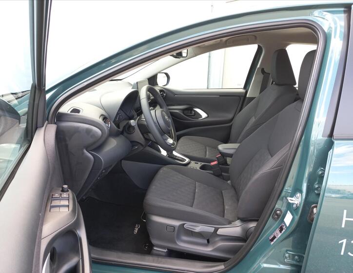 Toyota Yaris 8
