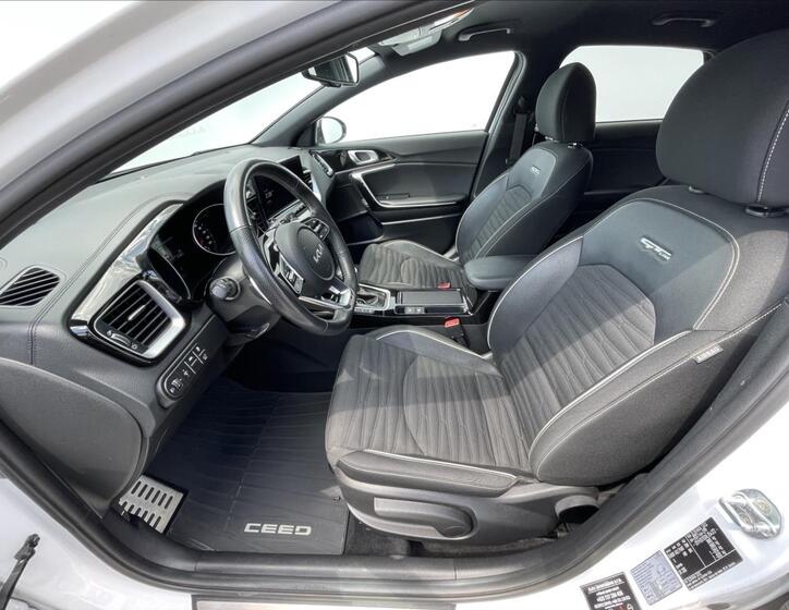 KIA ProCeed 4