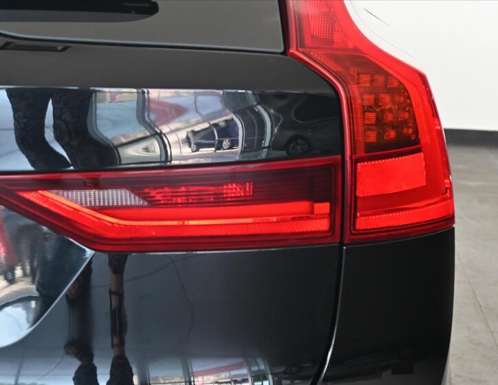 Volvo V90 36