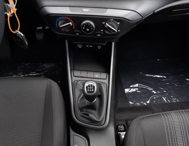 Hyundai i20 8