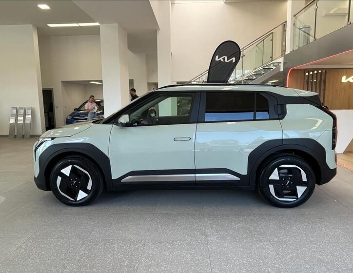 KIA EV3 8