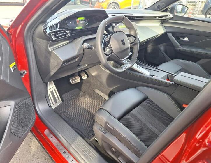 Peugeot 408 11
