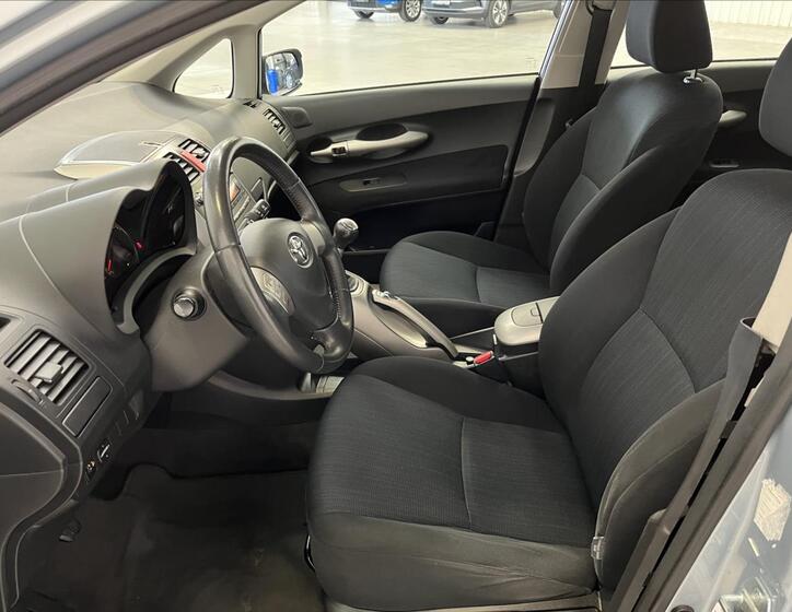 Toyota Auris 13
