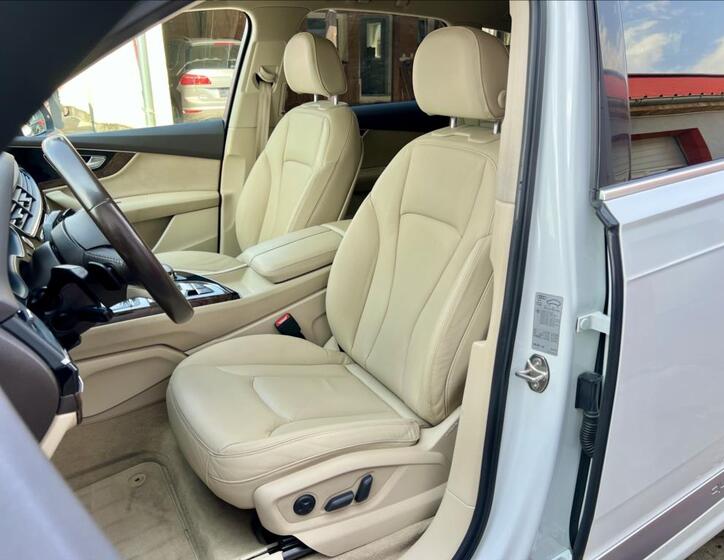 Audi Q7 10